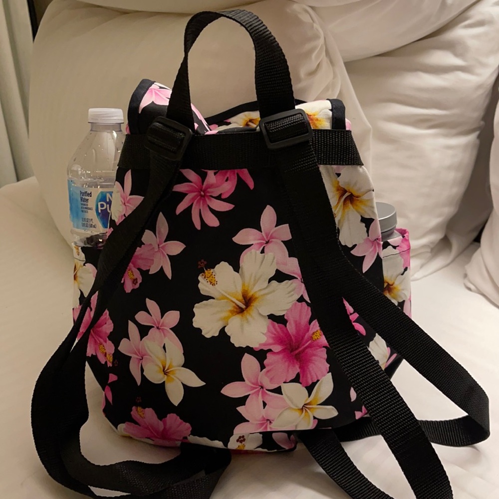 Small/compact backpack - Picture 2 of 4